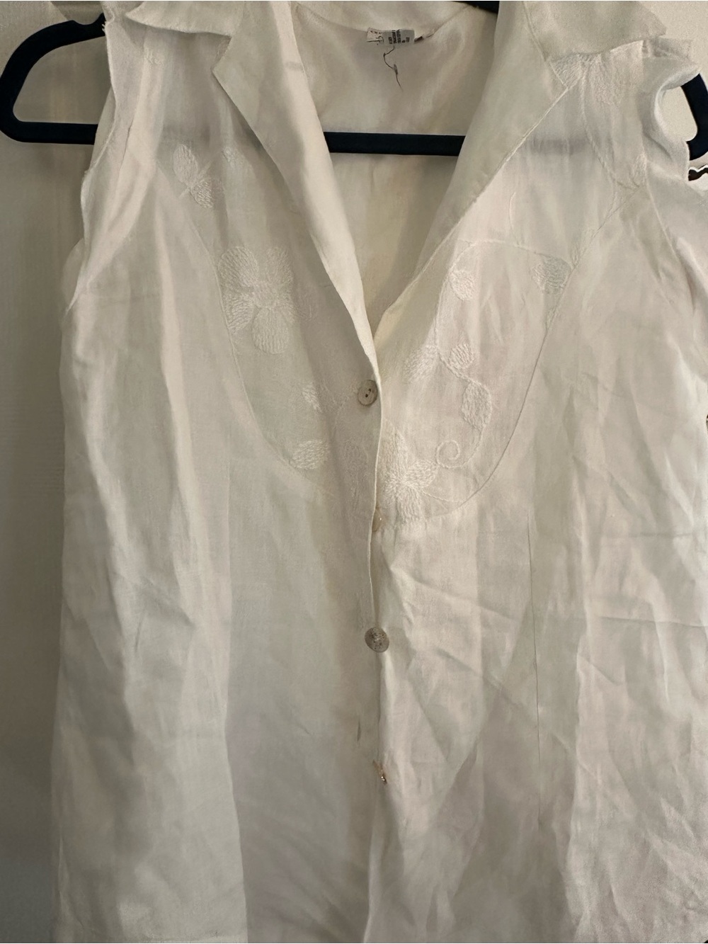 Four blouses - Picture 7 of 12